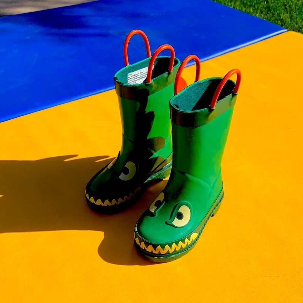 Boys Dino Rain Boots size 5/6
